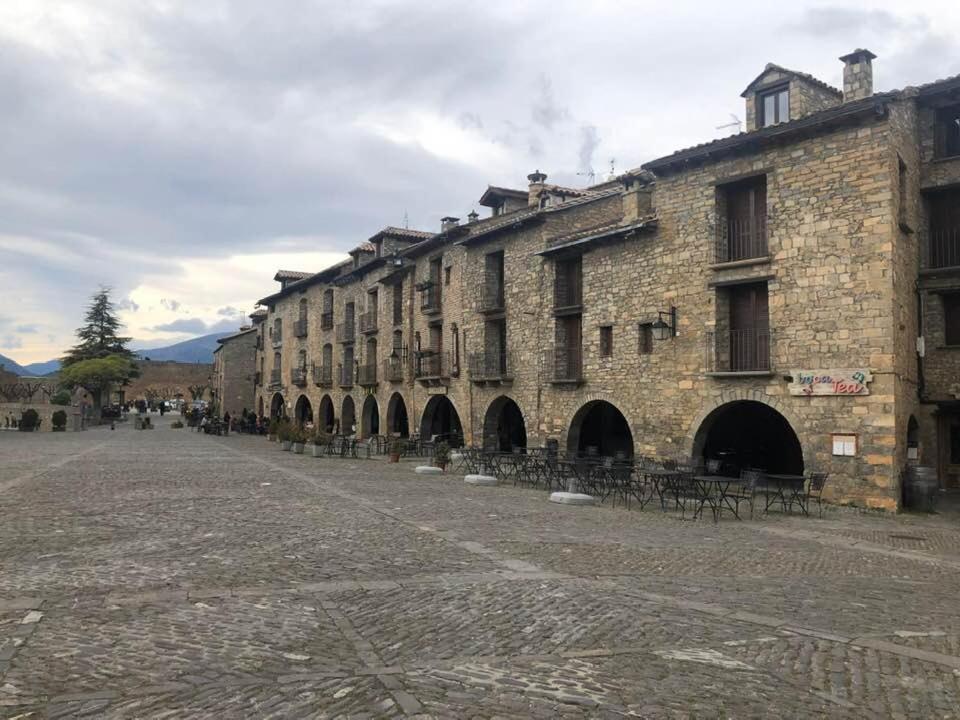 Hostal Pirineos Aínsa Esterno foto