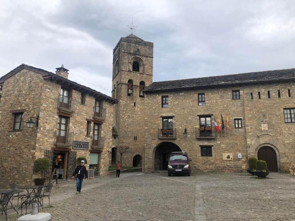 Hostal Pirineos Aínsa Esterno foto